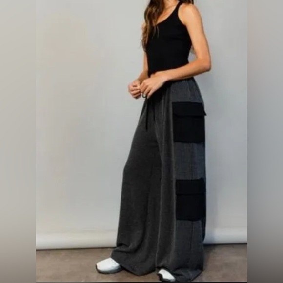 Brown Wide-Leg Pants with Pockets - Picture 2 of 2